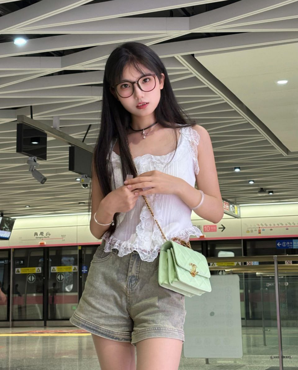 超甜可爱眼镜少女颜值挺高身材白嫩 就是有点贫乳 - 私房ACG - sifacg.com