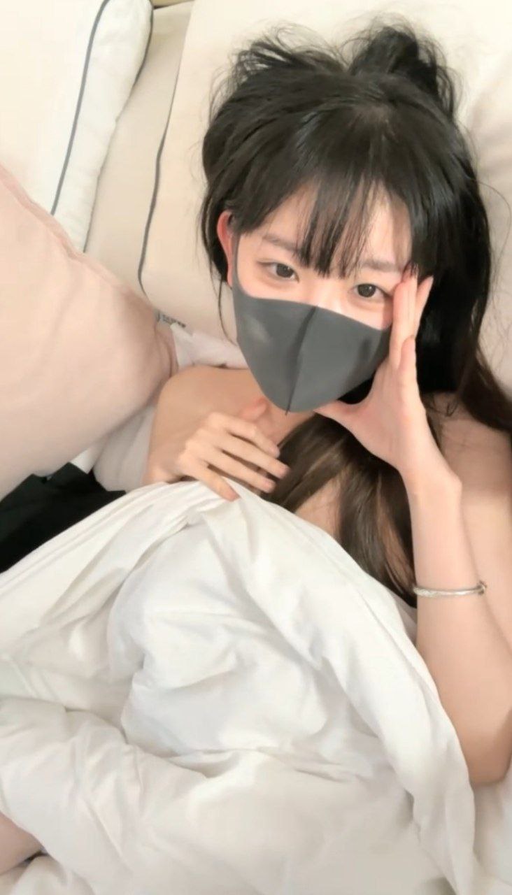 18岁纯欲少女萝莉下海，170CM高挑身材大长腿，非常嫩！ - 私房ACG - sifacg.com