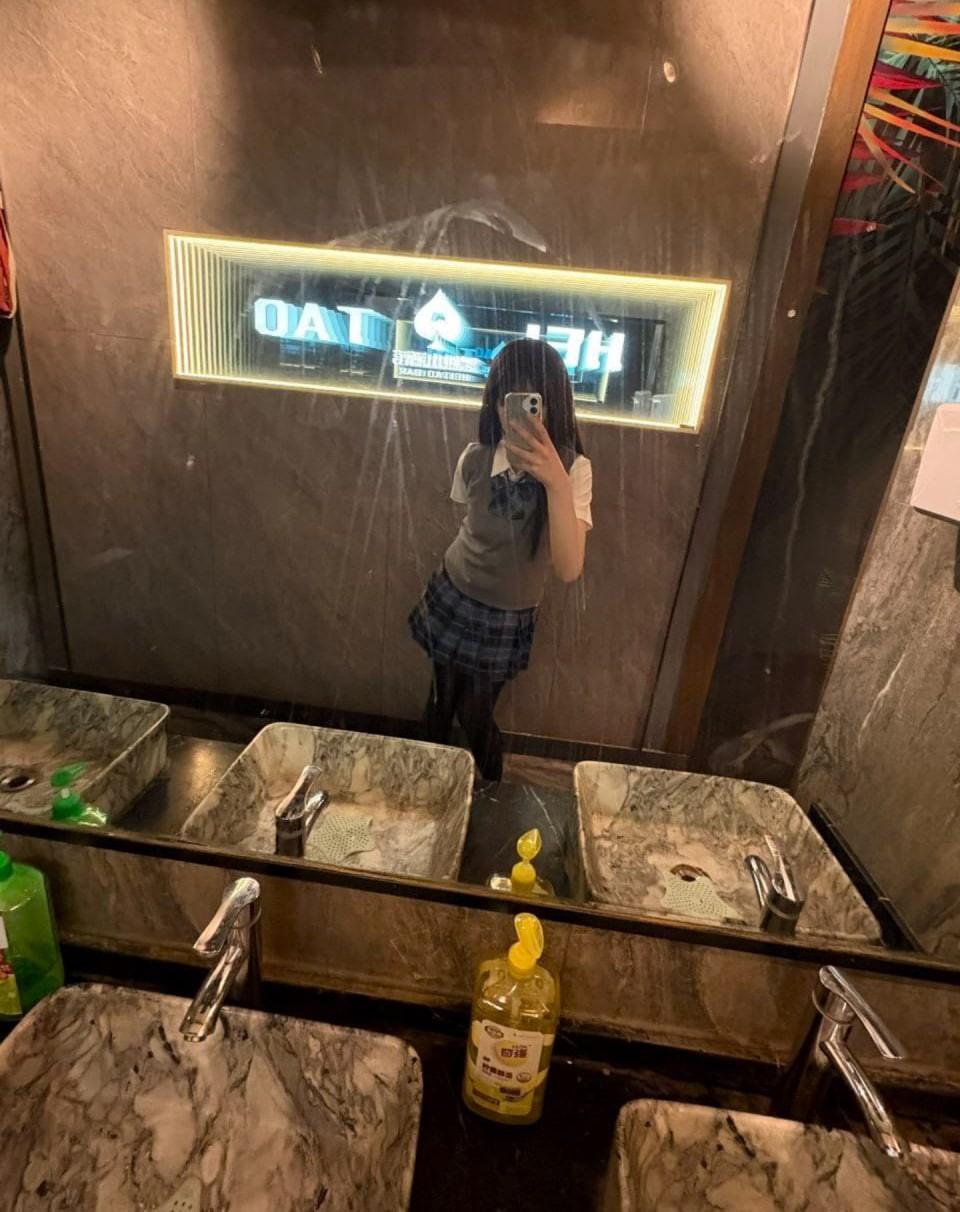 反差小骚货穿着JK黑丝酒店和男友无套做爱私密自录 - 私房ACG - sifacg.com