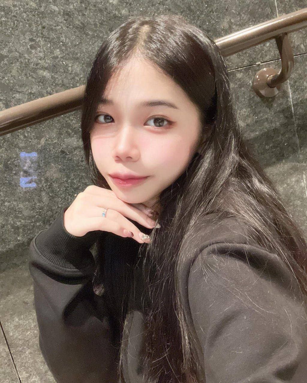 高颜值白嫩大学生在床上的反差时刻 - 私房ACG - sifacg.com