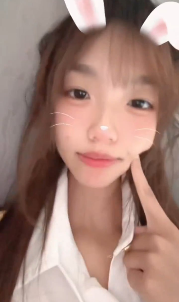 超高颜值学生妹宿舍床上拉上布帘全裸掰穴自拍处女膜清晰可见 - 私房ACG - sifacg.com