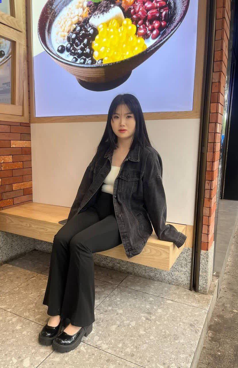 广东极品大长腿少女 私下曝光丝袜漏出小骚逼 - 私房ACG - sifacg.com