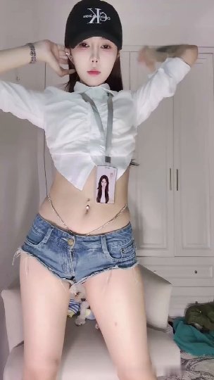 斗鱼小心肝小妖精热舞秀 - 私房ACG - sifacg.com