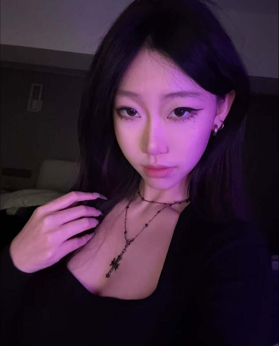 00后纹身妹子 套狗链调教M属性爆棚痴迷多人运动 - 私房ACG - sifacg.com