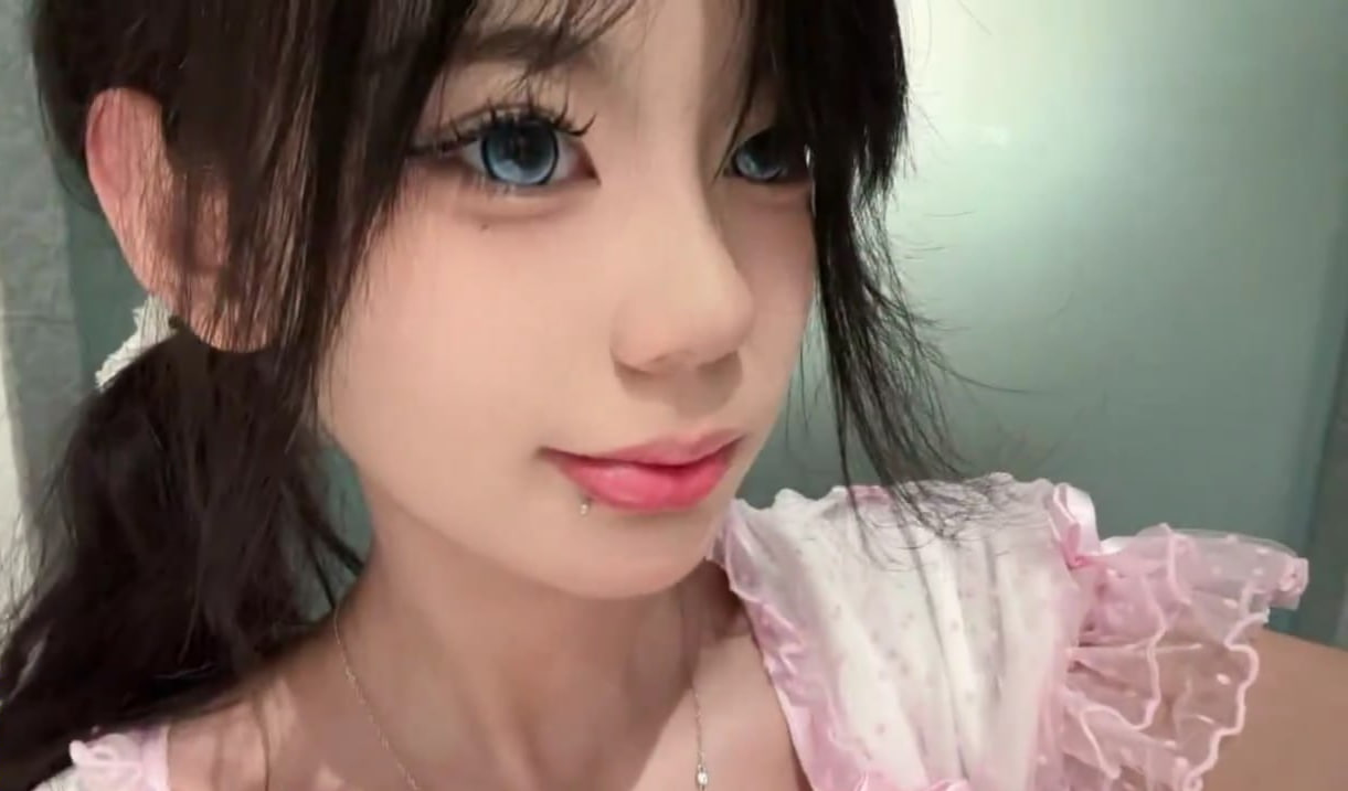 露脸清纯高中生少女萝莉刚满18岁 - 私房ACG - sifacg.com