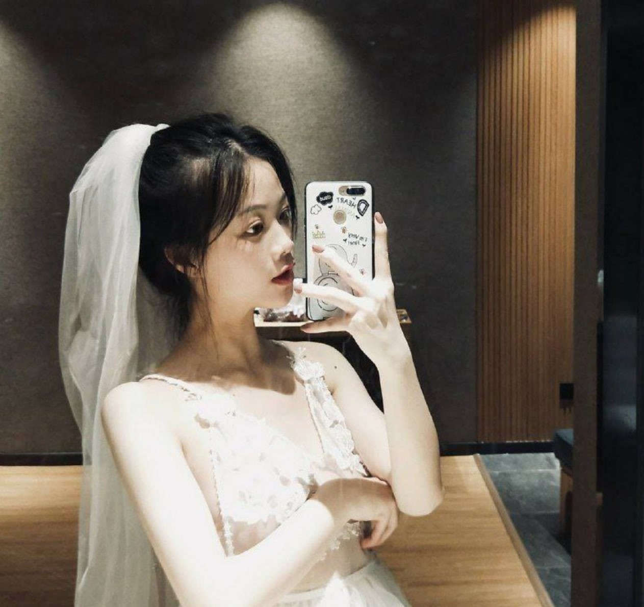 【邓乐颖 】南宁高颜值极品女大做爱细节遭泄密 - 私房ACG - sifacg.com