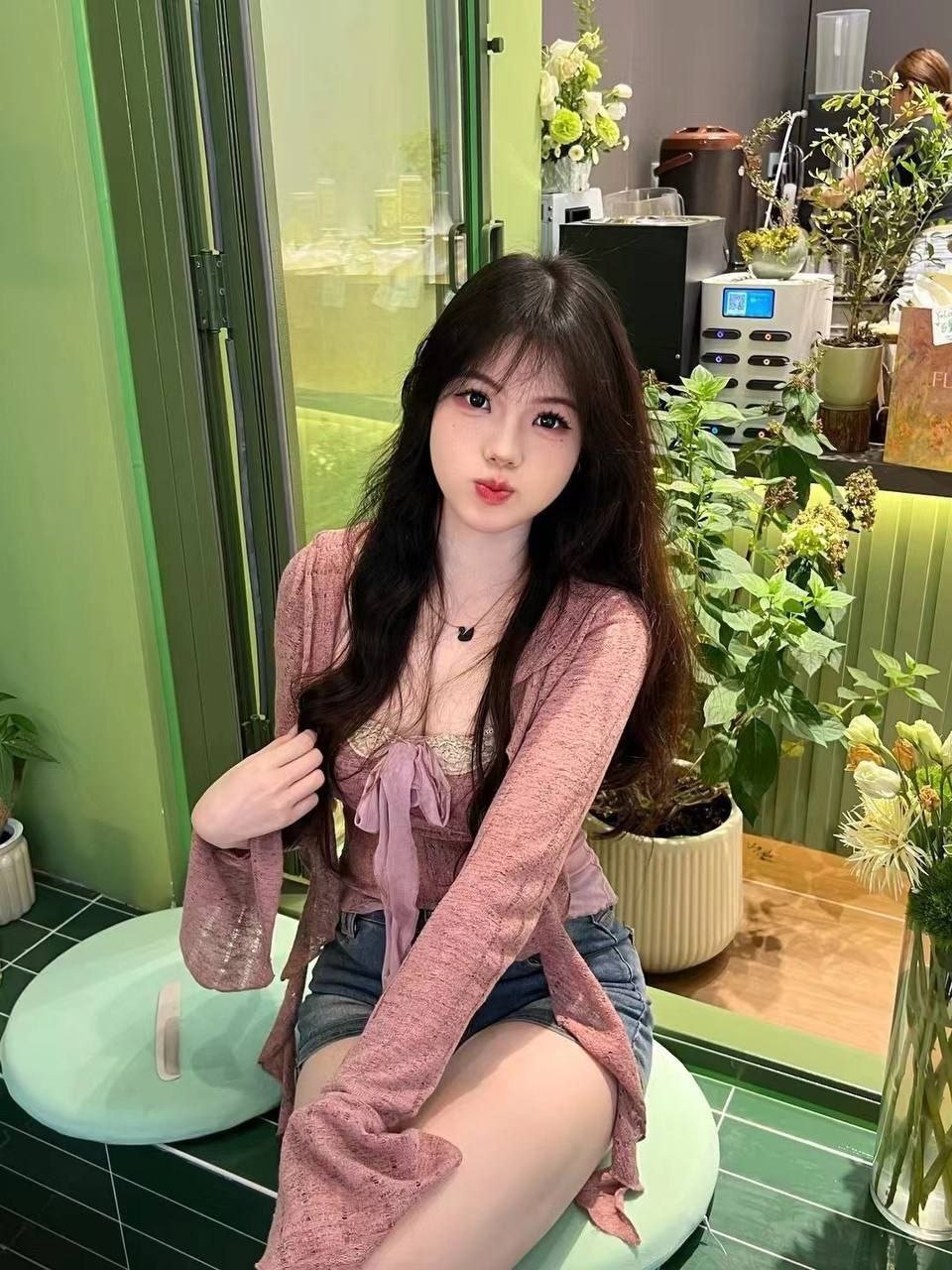 超可爱的一小小只少女，皮肤白皙 白虎超粉嫩白里透红的小穴 被渣男PUA无套给内射了 - 私房ACG - sifacg.com