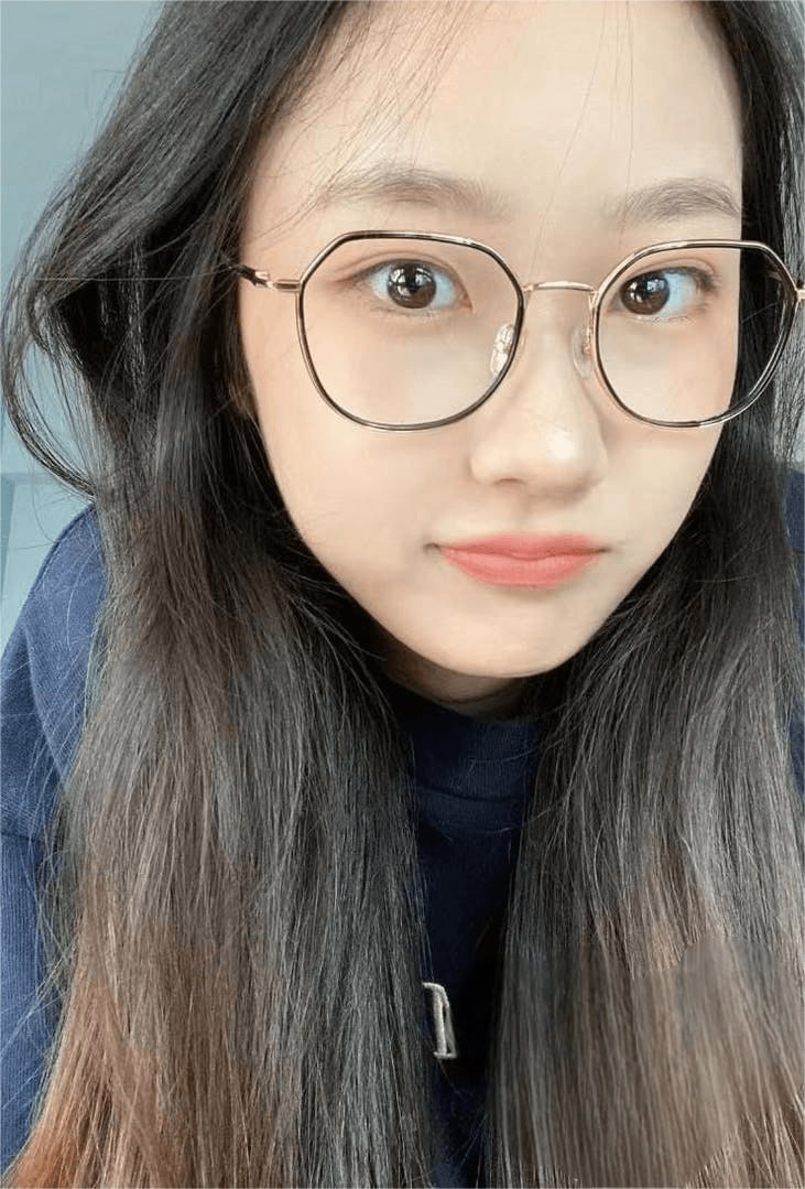 武汉服装学院 大三学生 【刘宝妍】 室友不在宿舍大胆下海自慰直播！ - 私房ACG - sifacg.com