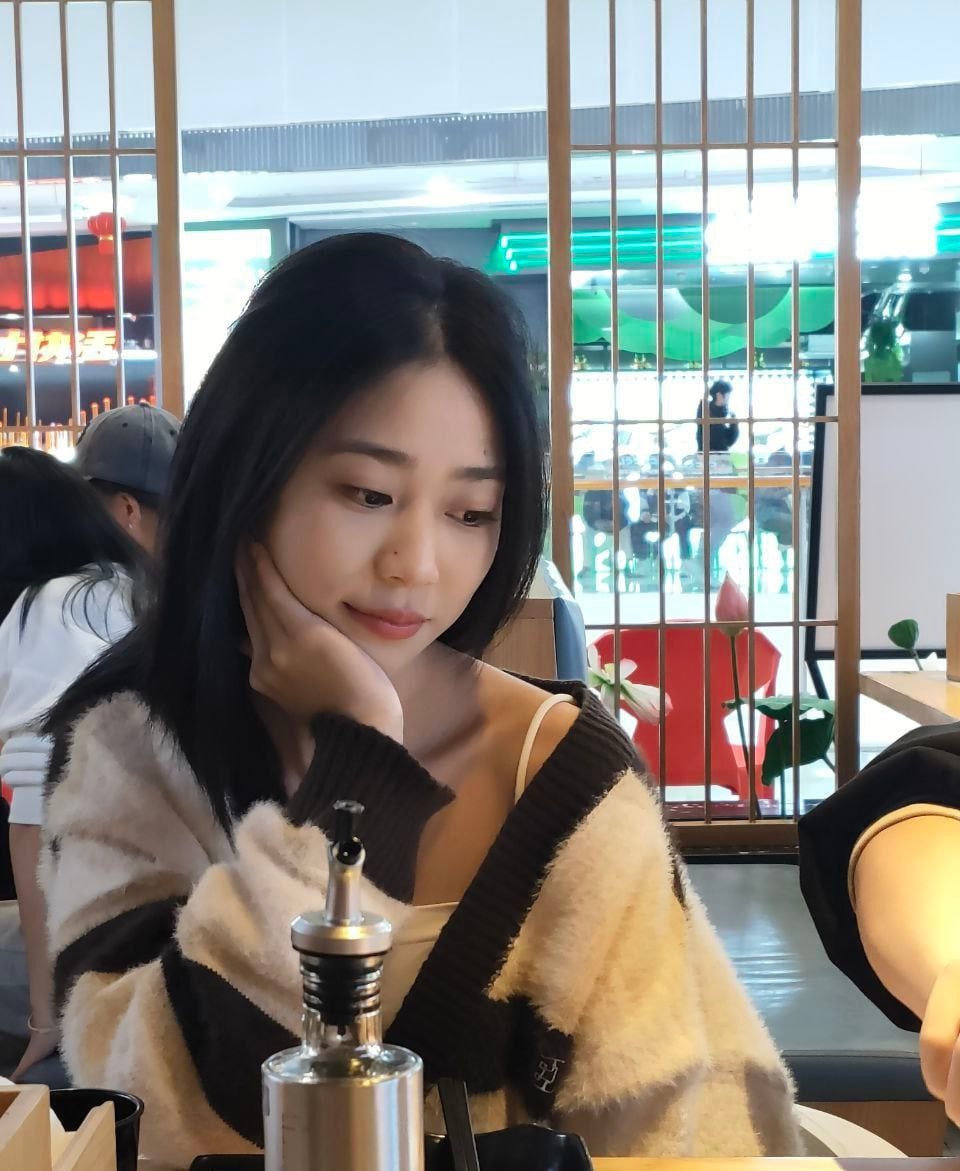 颜值超清纯的高校校花在校园里是个高冷女神 - 私房ACG - sifacg.com