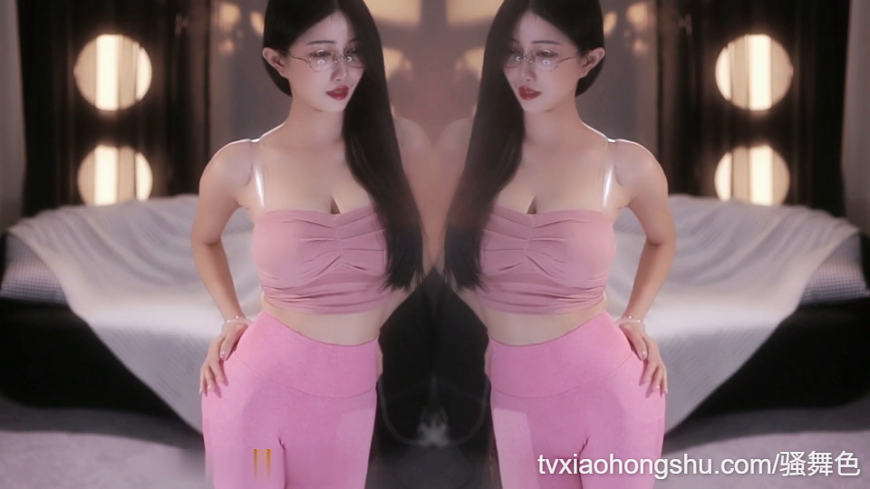 主播白千涵 | 粉色褶皱抹胸+高腰瑜伽裤叉腰性感曲线 - 私房ACG - sifacg.com