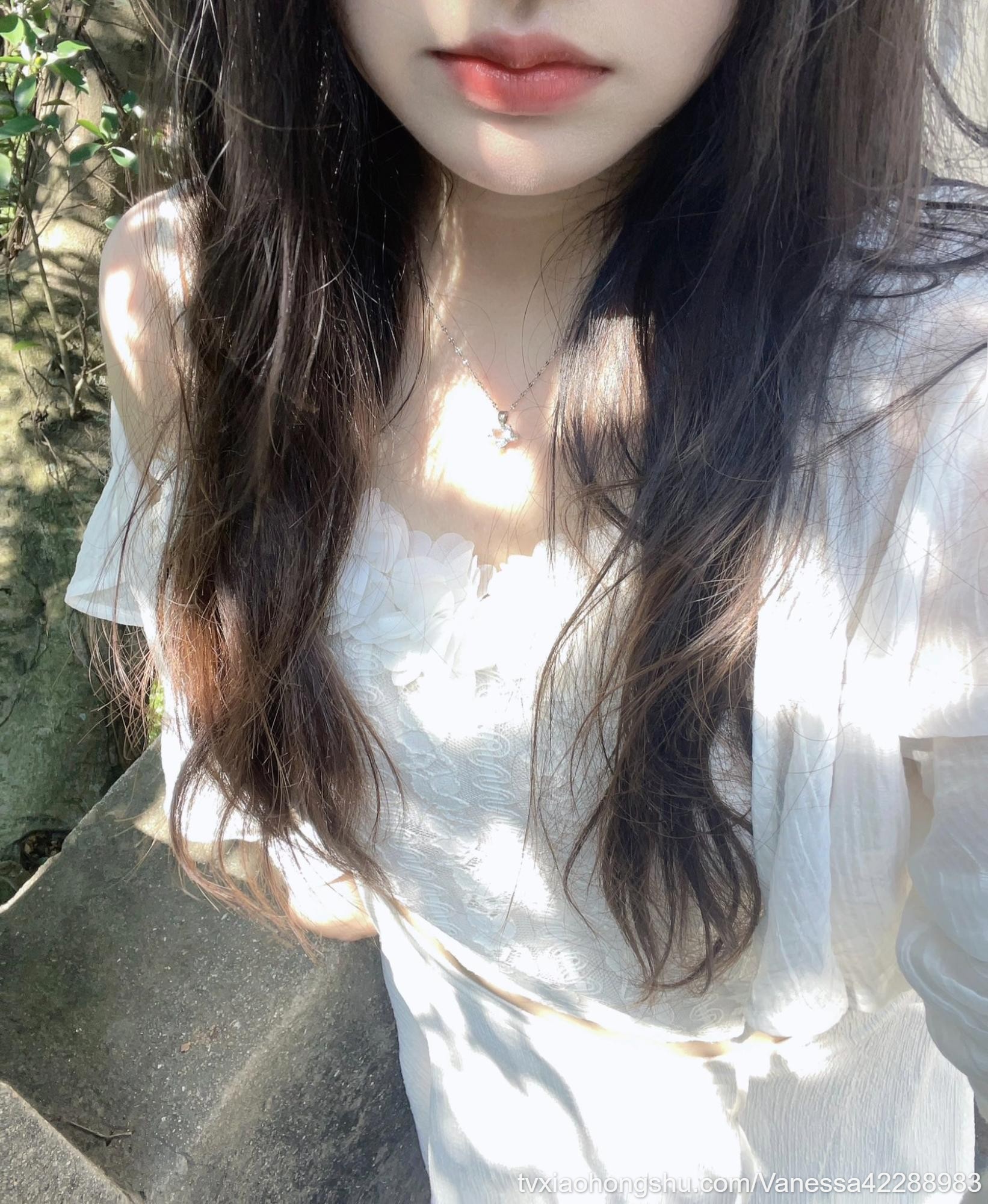 白色最爱的裙子加上性感嘴唇的我  成了！ - 私房ACG - sifacg.com