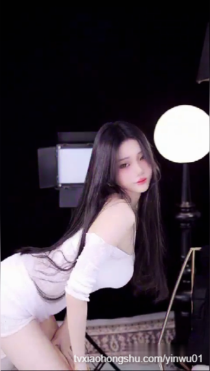 主播温若柠，白色露肩热裤翘臀诱惑！ - 私房ACG - sifacg.com