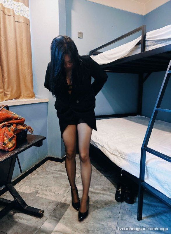 网友投稿：和老婆来网吧，穿黑丝打双排 - 私房ACG - sifacg.com