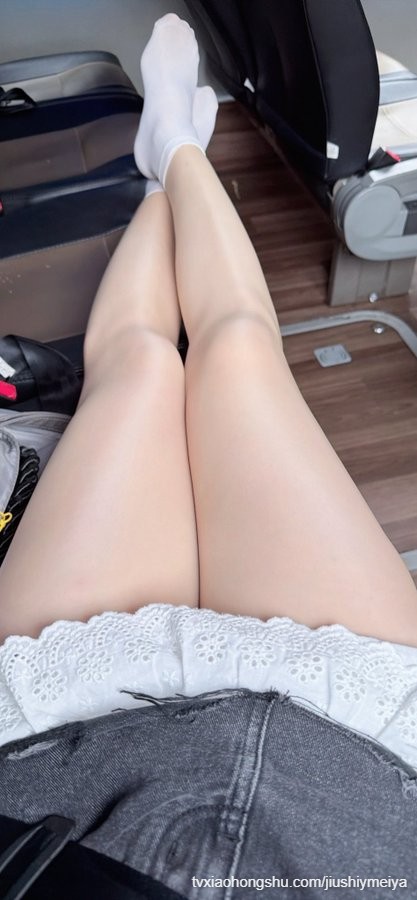 有人说想看肉丝，肉丝来啦！提前祝大家新年快乐！ 不过不要学我在大巴里脱鞋子哈。。 - 私房ACG - sifacg.com