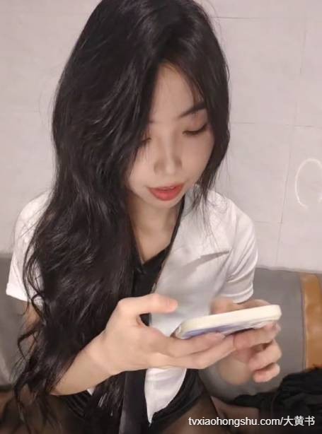 淫荡尤物小骚货,周末和炮友大战,OL风黑丝包臀裙,翘起美臀深喉,骑上来自己动,表情很是淫骚（二） - 私房ACG - sifacg.com